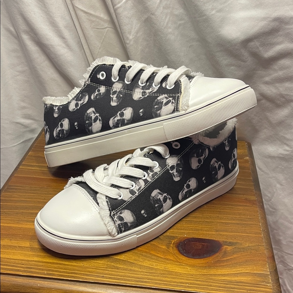 Skull Print Black and White Women's Sneakers NWT
